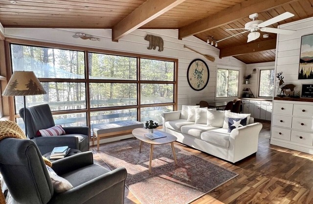 Lakefront Cabin on Virgin Lake w/ kayaks, lily pad, firepit, sandy swimming area