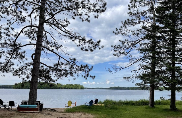 Lakefront Cabin steps from water & beach!