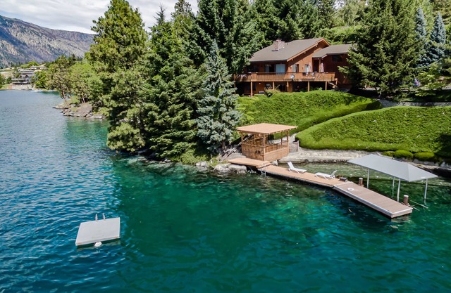 cabina frente al lago con vistas impresionantes y un muelle privado!