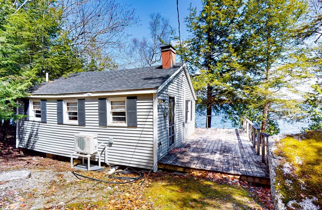 Lakefront cabin with deck, grill, screened porch, & firepit - dog-friendly