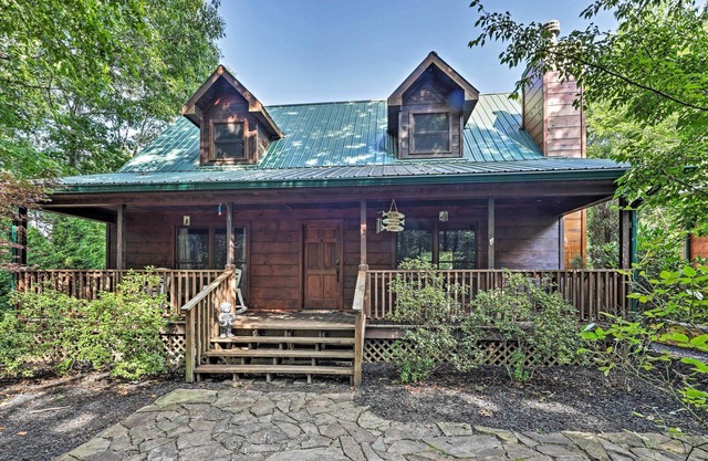 Lakefront Coalmont Cabin on 5 Acres w/ Dock!