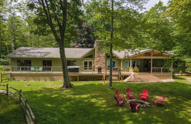 Lakefront Dog Friendly Cottage w/ Dock & Fire Pit
