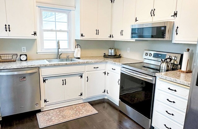 Lakefront hideaway in the city