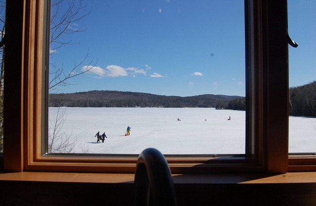 Lakefront Home Escape situado en una cala tranquila en Brant Lake