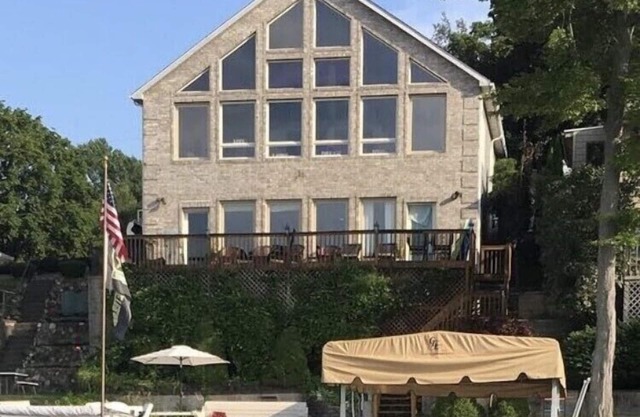 Lakefront Home on Crooked Lake, Beautiful Views and Plenty of Space and Hot Tub!