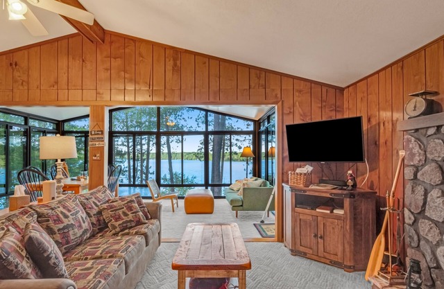 Lakefront home w/ deck, grill, fireplace, firepit, AC, & WiFi