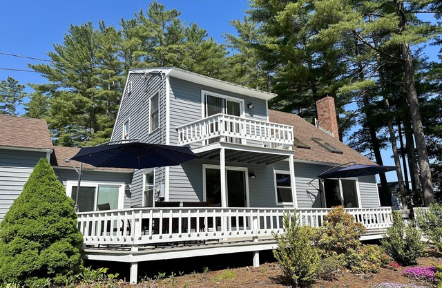 Lakefront home with deck, game room, washer/dryer, grill, dock, & views