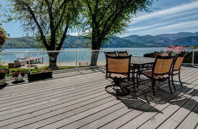 Casa frente al lago que admite perros, con muelle privado, hoguera, vistas y mucho más.