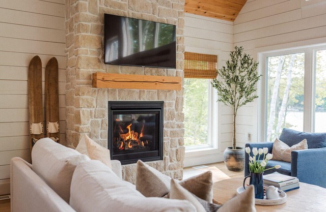 Birch Bay Lakehouse - Luxury Cottage with Hot Tub