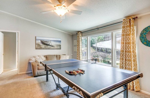 Lakefront Paradise, Dock + Kayaks & Game Room