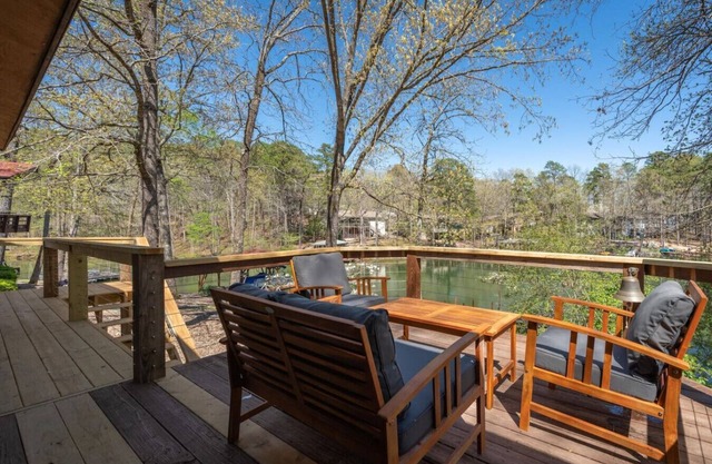Lakefront Paradise w/Hot Tub, Decked Out on Desoto