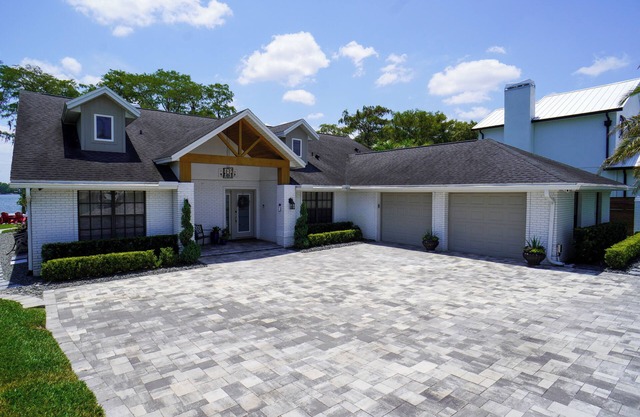 Lakefront Paradise Near Attractions