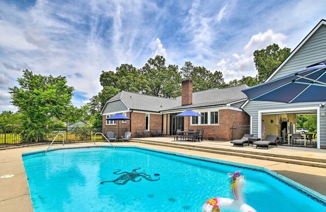 Lakefront Parkton Home: Pool & Fishing Dock!