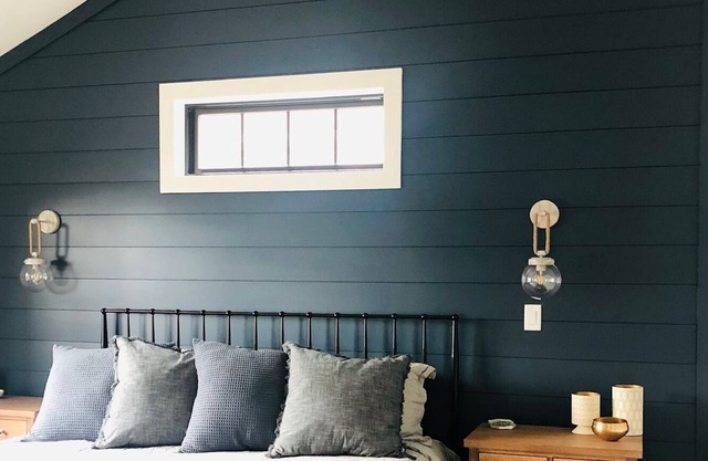 LAKEFRONT + SUNSETS = Ds LAKE HOUSE