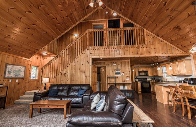 Paradise Inn- 7 BR, casa frente al lago, tarifas reducidas de otoño y excelentes tarifas 2020!