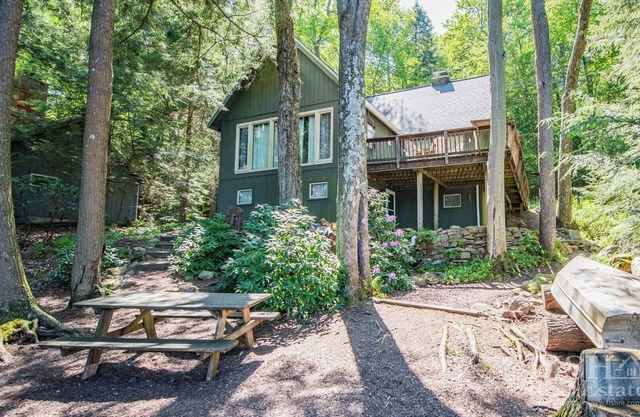 Lakefront casa de madera de madera "Heritage House Cottage" en el lago Mokoma