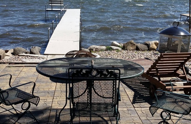 LAKEHOUSE 2BR DOWNTOWN!