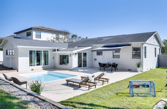 Lakeland Retreat w/ Private Pool & Yard Games!