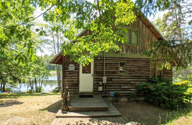 Lakes End Log Cabin on Lake Wicwas!