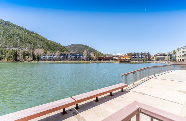 Lakeshore by Summit County Mountain Retreats