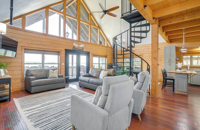 Lakeshore Lodge in peaceful Granbury