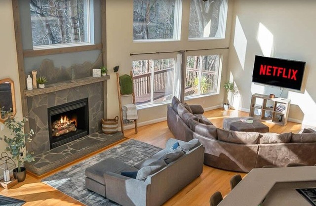 Lakeshore Retreat with Hot Tub and Games