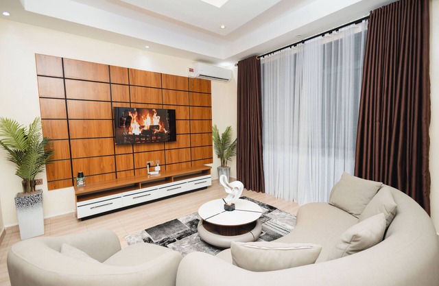Lakeside 2-bedroom apartment with AC on a private beach