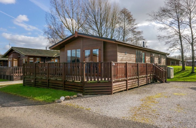 LAKESIDE 20, pet friendly, with a garden in Silverdale