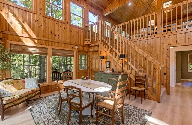 Lakeside 3 BR Retreat - Huge Decks, 1 mile from Hurricane Marina & Beach