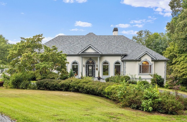 Lakeside House, Family-Friendly Retreat