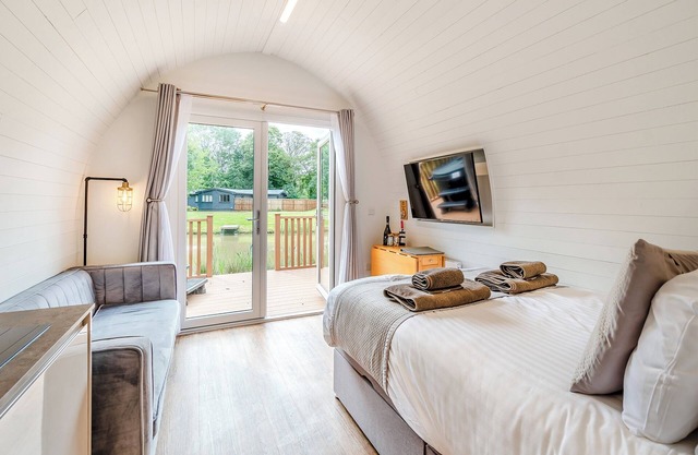 Lakeside Micro Lodge (Pet)