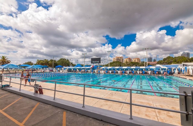 Lakeview Apt at Crescent Lake near downtown