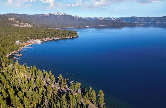 Lakeview Hideaway – 3 BDR for 8 in Incredible Location w/Private Hot Tub!