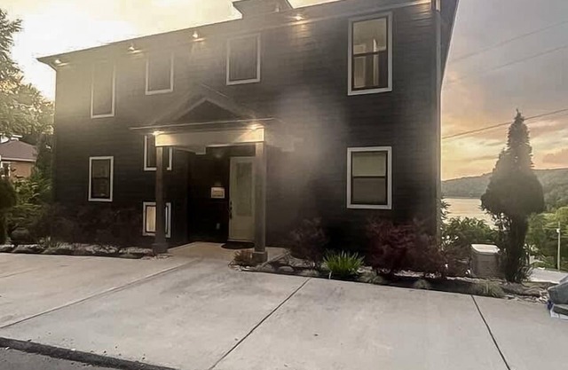 LAKEVIEW OASIS at floating mill park on center hill lake