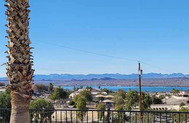 Lakeview with pool, Great Location!!