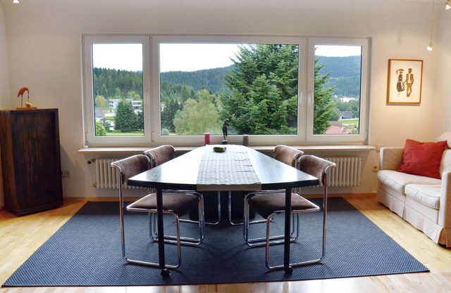 Apartamento muy bonito, grande (102 m²) y céntrico con vista al lago en Schluchsee