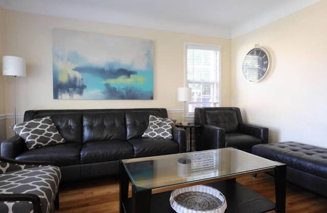 ¡Belleza moderna cerca de TODOS los centros de la ciudad! 10mi DT Detroit. WiFi / Cable / Parrilla / Silencioso