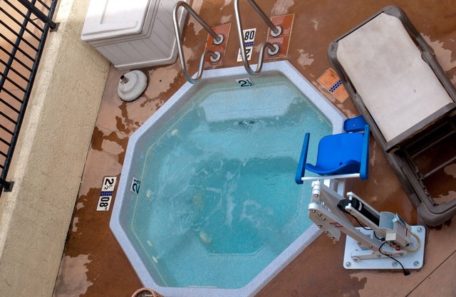 Lamplighter Inn & Suites