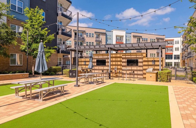 Landing at Bridge at Henley - 1 Bedroom in Mont...