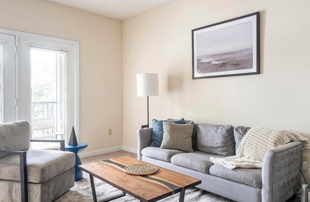 Landing | Beautiful 2BD, Gym, Pool