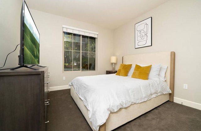 Landing at Adagio on the Green - 2 Bedrooms in Downtown Mission Viejo