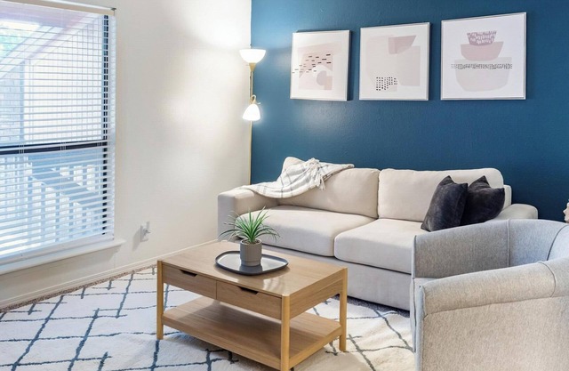 Landing at Echo Trail Apartments - 2 Bedrooms i...