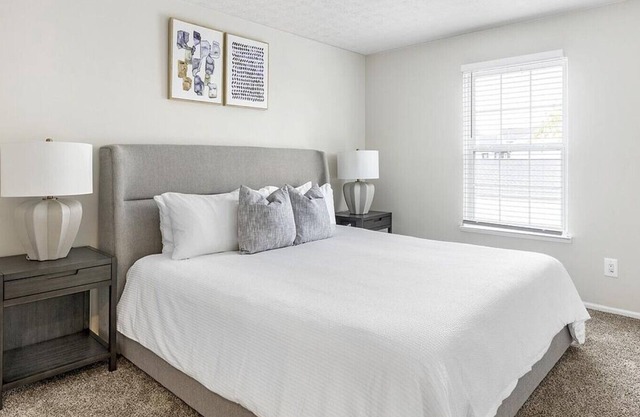 Landing at Oak Creek at Polaris - 2 Bedrooms in Downtown Columbus