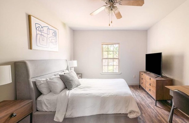 Landing at Reagan Crossing - 1 Bedroom in Downtown Covington