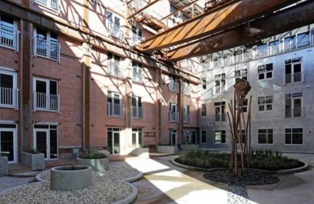 Landing at The Breakers - 1 Bedroom in Downtown