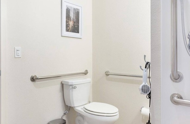 Landing at WaterWalk Kansas City - Overland Park - 3 Bedrooms in Overland Park Plaza