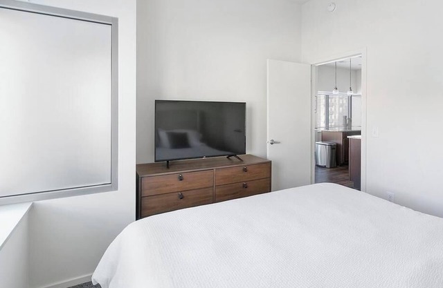 Landing at Wire - 2 Bedrooms in Downtown