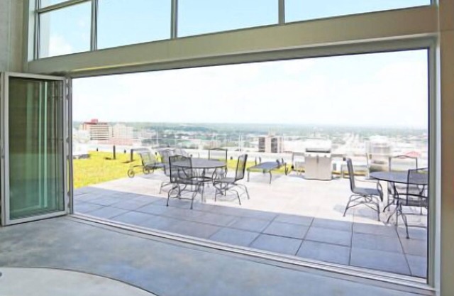 Landing at Wire - 2 Bedrooms in Downtown