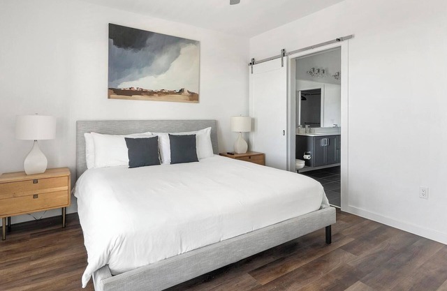 Landing | Spectacular 1BD, Pool, Clubhouse