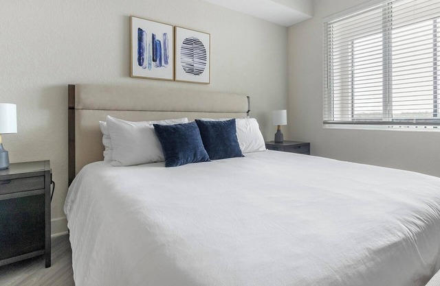 Landing | Chic 1BD, Gym, Pool